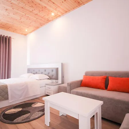 Zino's Penzion Sarandë